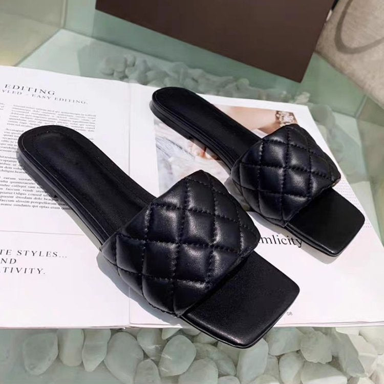Diamond-shaped leather sandals with square head